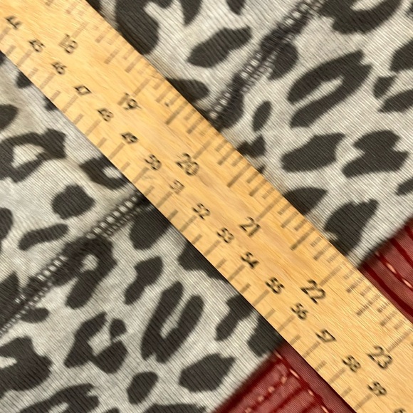 3/4 length sleeve Crew Neck Leopard Print Sweater - Picture 7 of 12